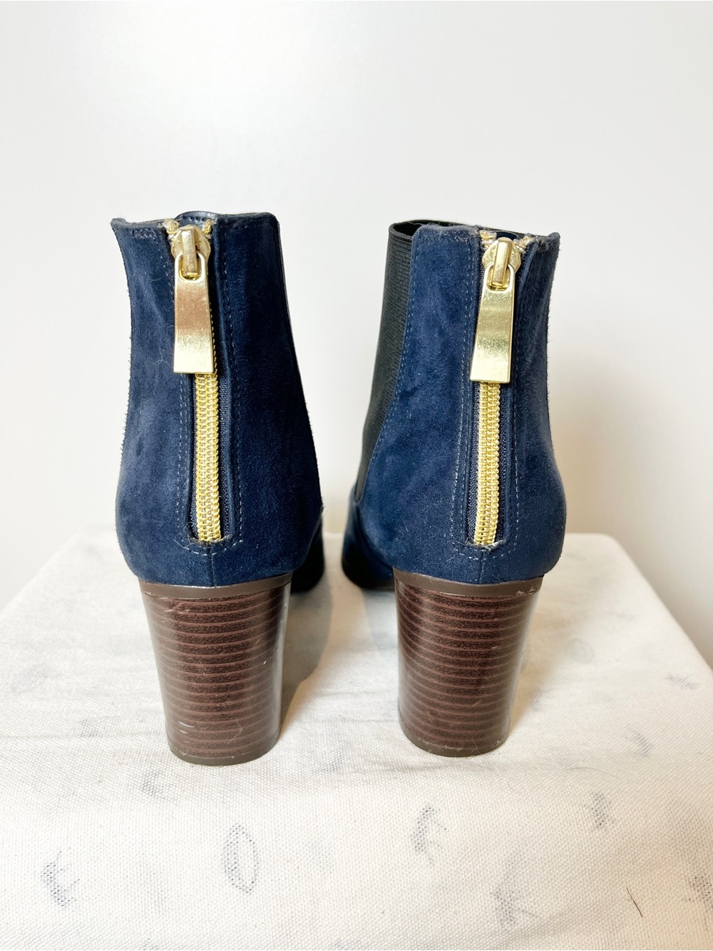 Fioni Navy Blue Faux Suede Chelsea Booties – Gold Zip Block Heel Ankle Boots 8 - Picture 9 of 12